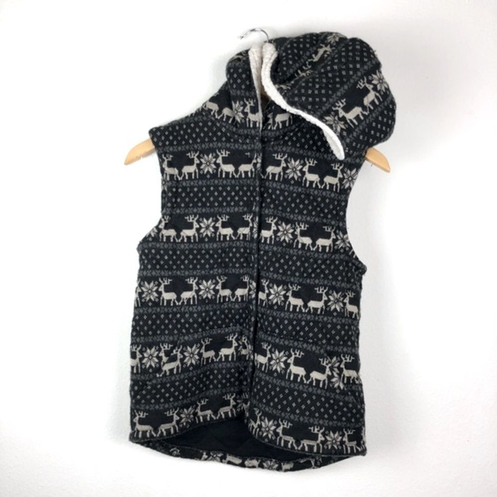 Forever 21 Reindeer Sweater Vest Size M